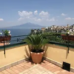 Vesuvio View ヴィーコ・エクエンセ