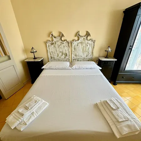 فندق مبيت وإفطار Vesuvio View 3*
