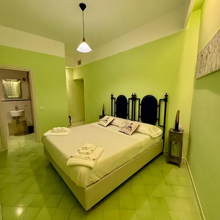 ベッド・アンド・ブレックファスト Vesuvio View ヴィーコ・エクエンセ