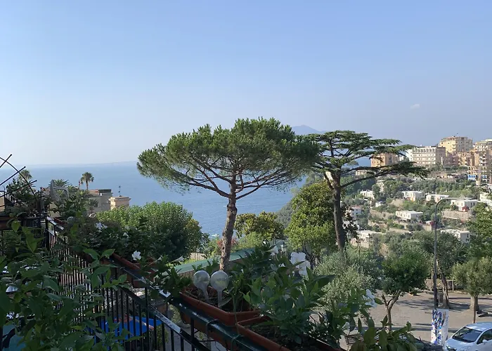 Alojamento de Acomodação e Pequeno-almoço Vesuvio View 4*
